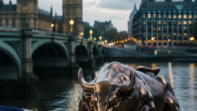 Why Investors Should Pay Attention to Discounted UK Stocks Now