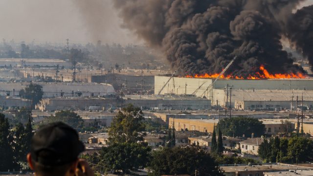 Boyle Heights Warehouse Fire: Air Quality Concerns Intensify Amid Ongoing Fire | erek erek mimpi nai